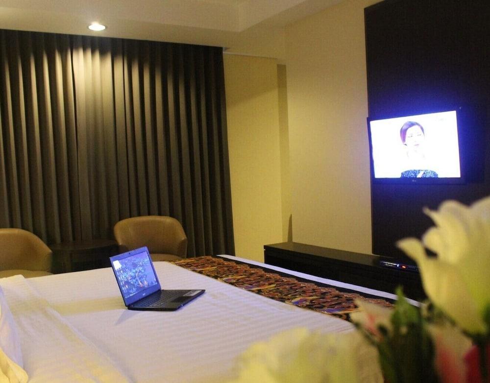 Grand Abe Hotel Jayapura Exterior foto