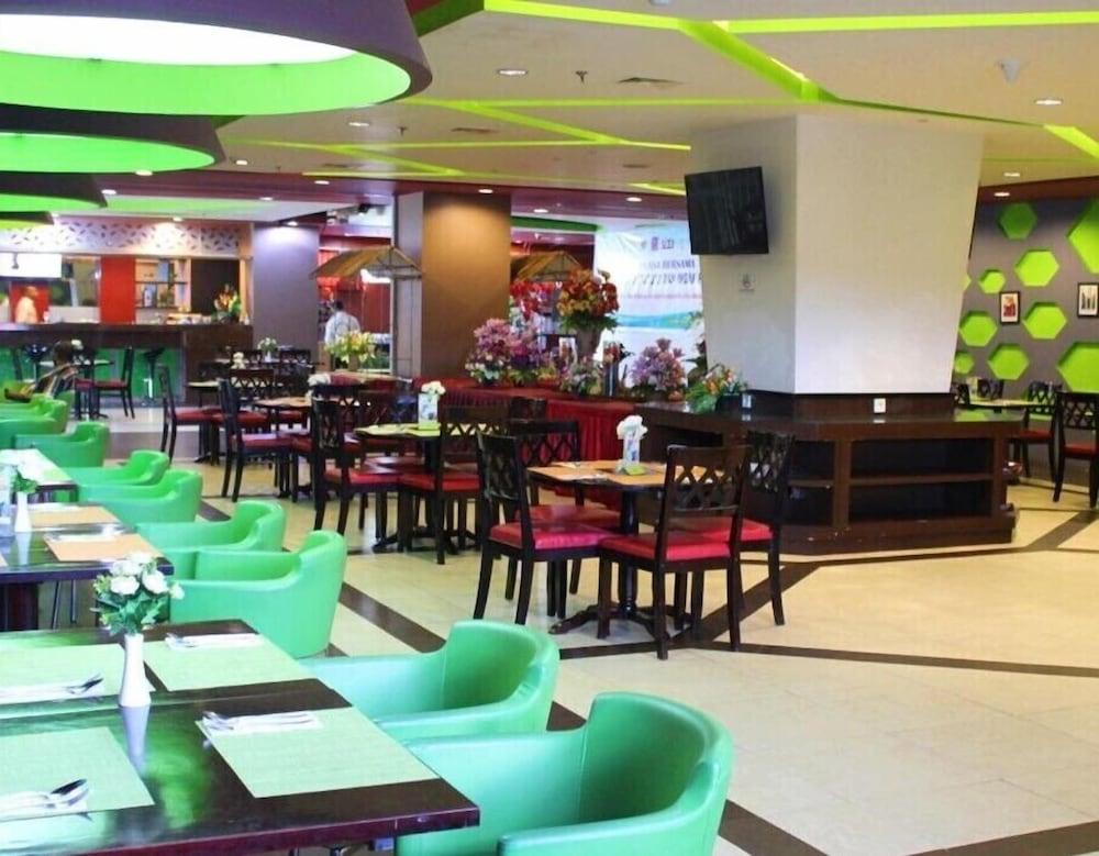Grand Abe Hotel Jayapura Exterior foto