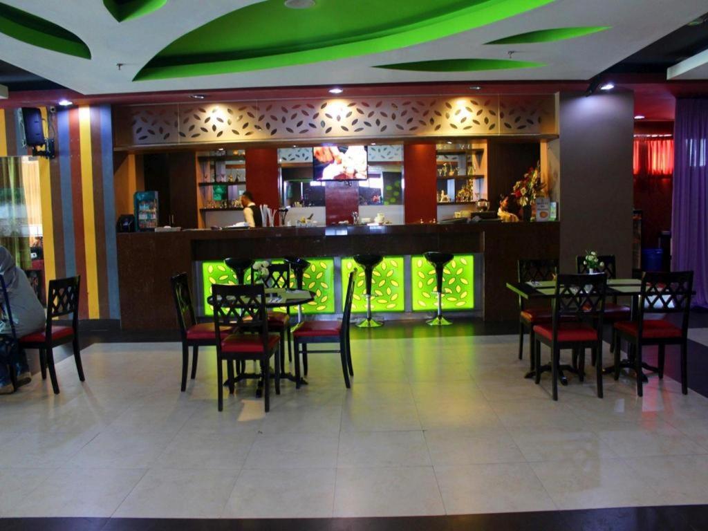 Grand Abe Hotel Jayapura Exterior foto