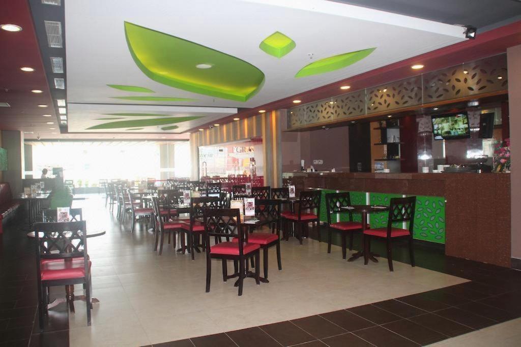 Grand Abe Hotel Jayapura Exterior foto