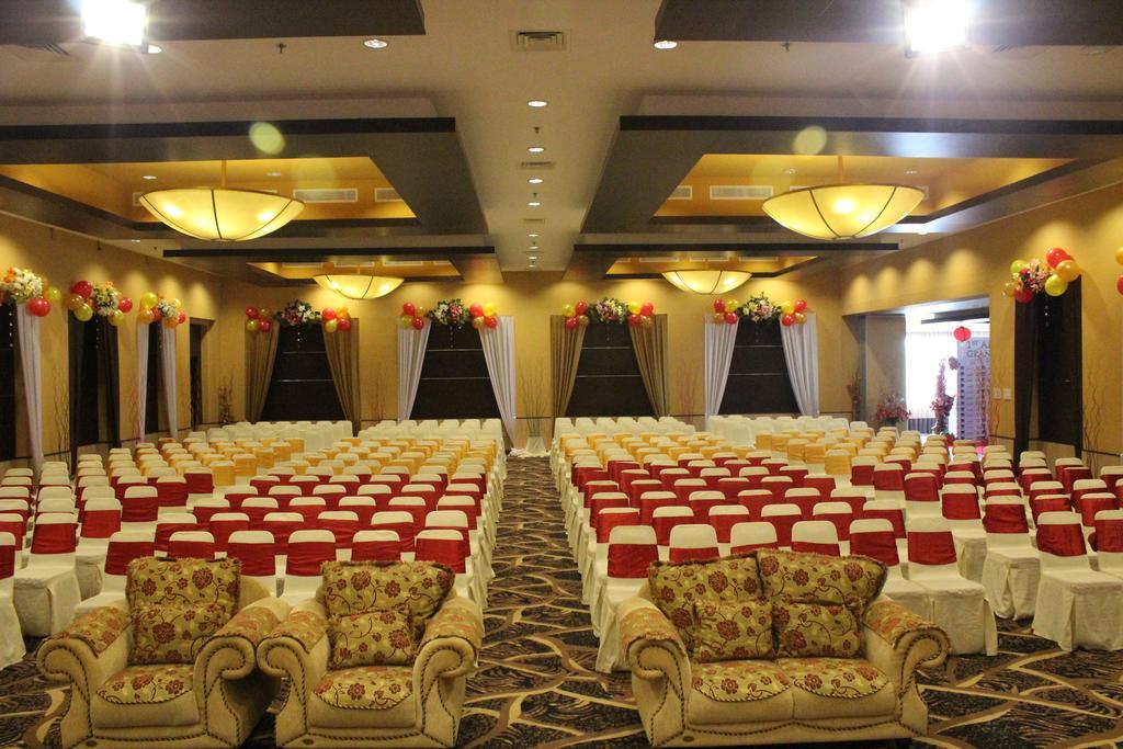 Grand Abe Hotel Jayapura Exterior foto